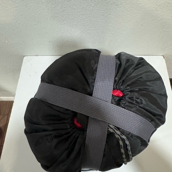 3 SEASONS Mummy sleeping bag Red/Gray with compression sack size large - Picture 4 of 10